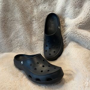 Crocs size 8 women’s black clogs